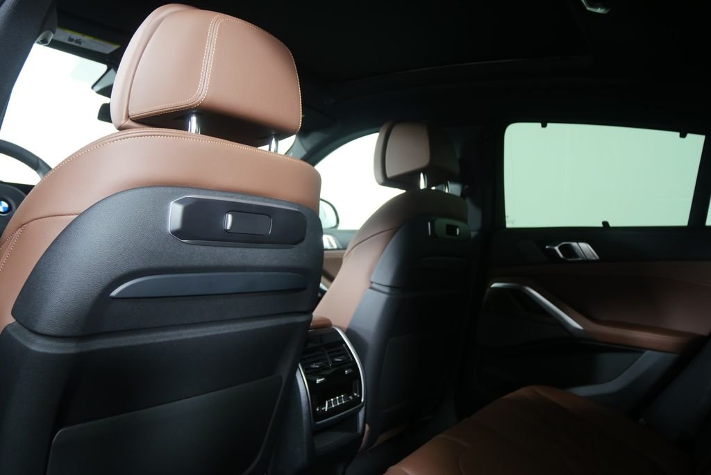 Used 2027 Green Metallic BMW xDrive40i image 16