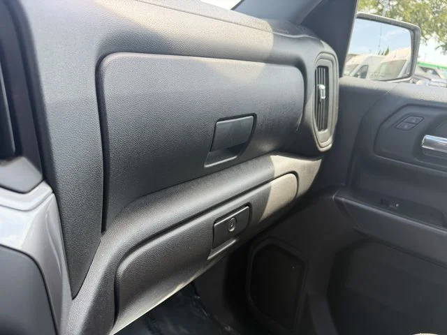 Used 2023 White Chevrolet Custom image 26