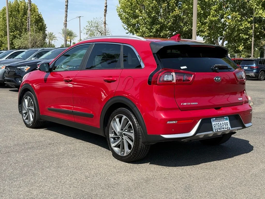 Used 2018 Red Kia Touring image 6