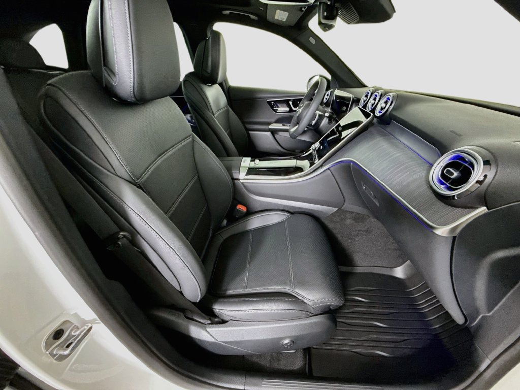 New 2027 Polar White Mercedes-Benz GLC 300 image 29