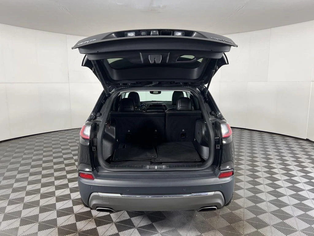 Used 2020 Diamond Black Crystal Pearlcoa Jeep Limited image 26