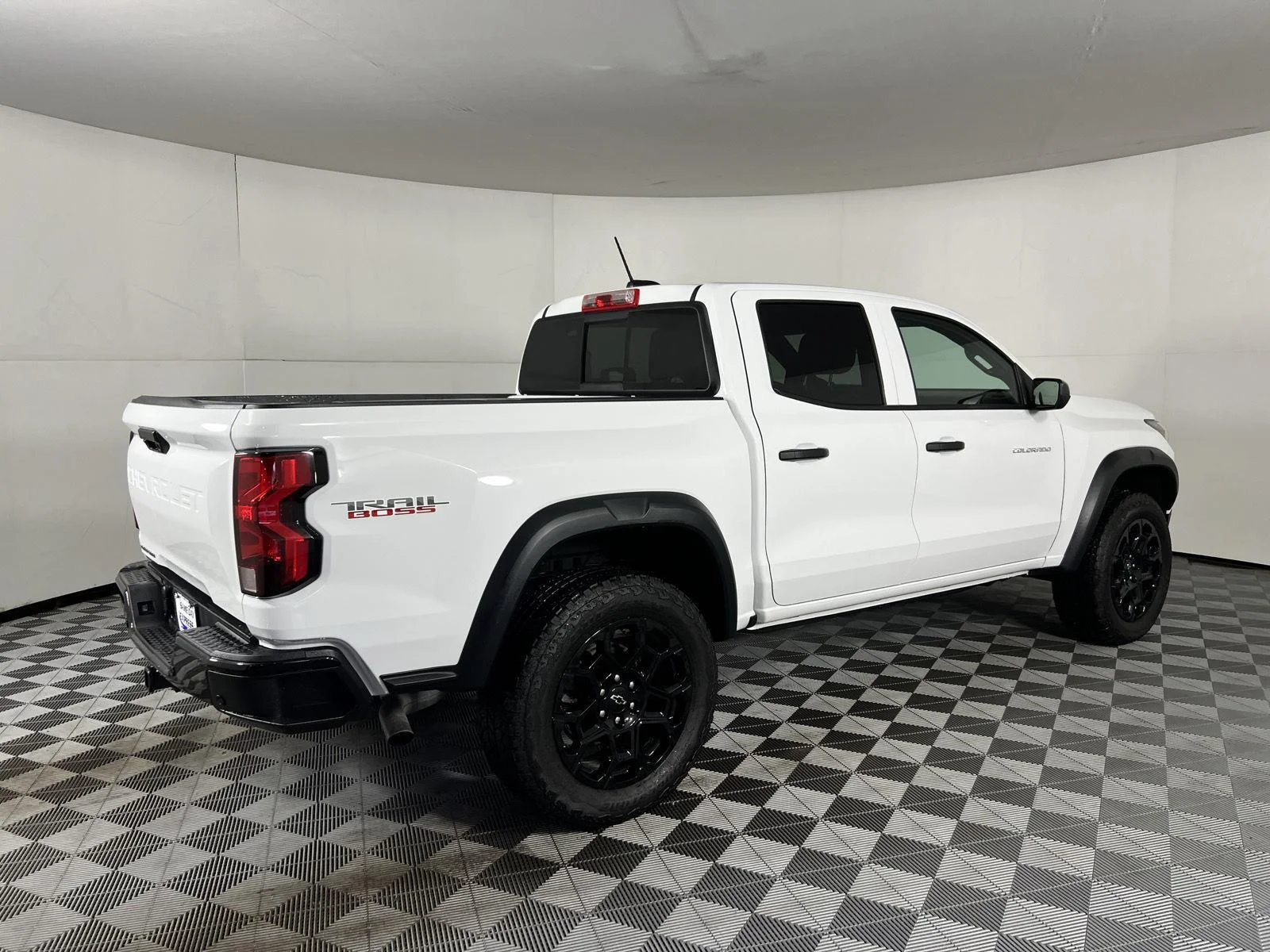 New 2026 Summit White Chevrolet Trail Boss image 32