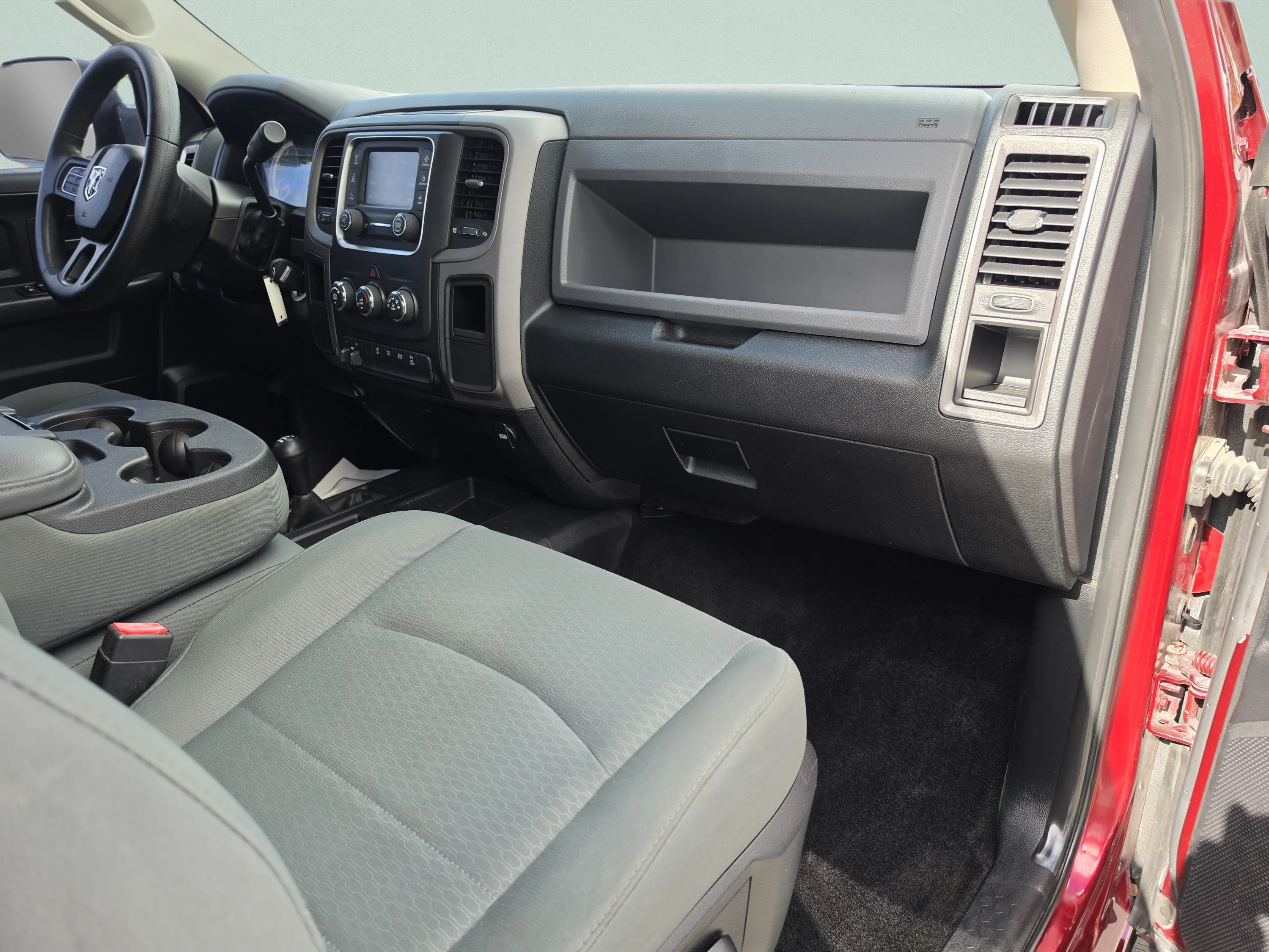 Used 2016 Delmonico Red Pearlcoat Ram Tradesman image 17