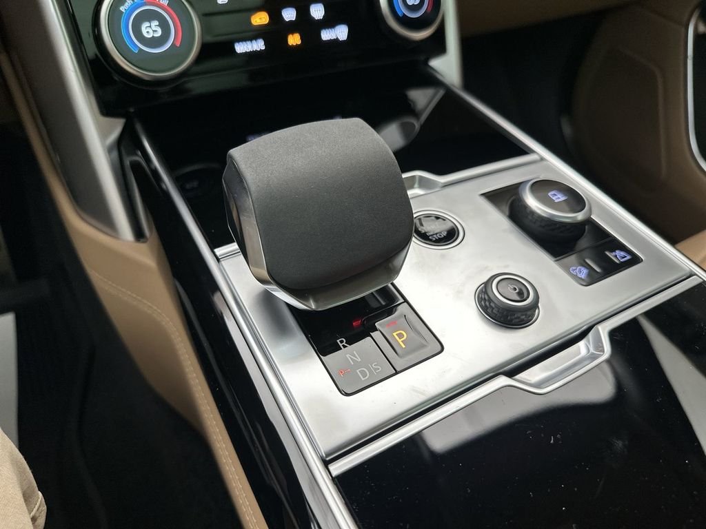 Used 2023  Land Rover Autobiography image 17