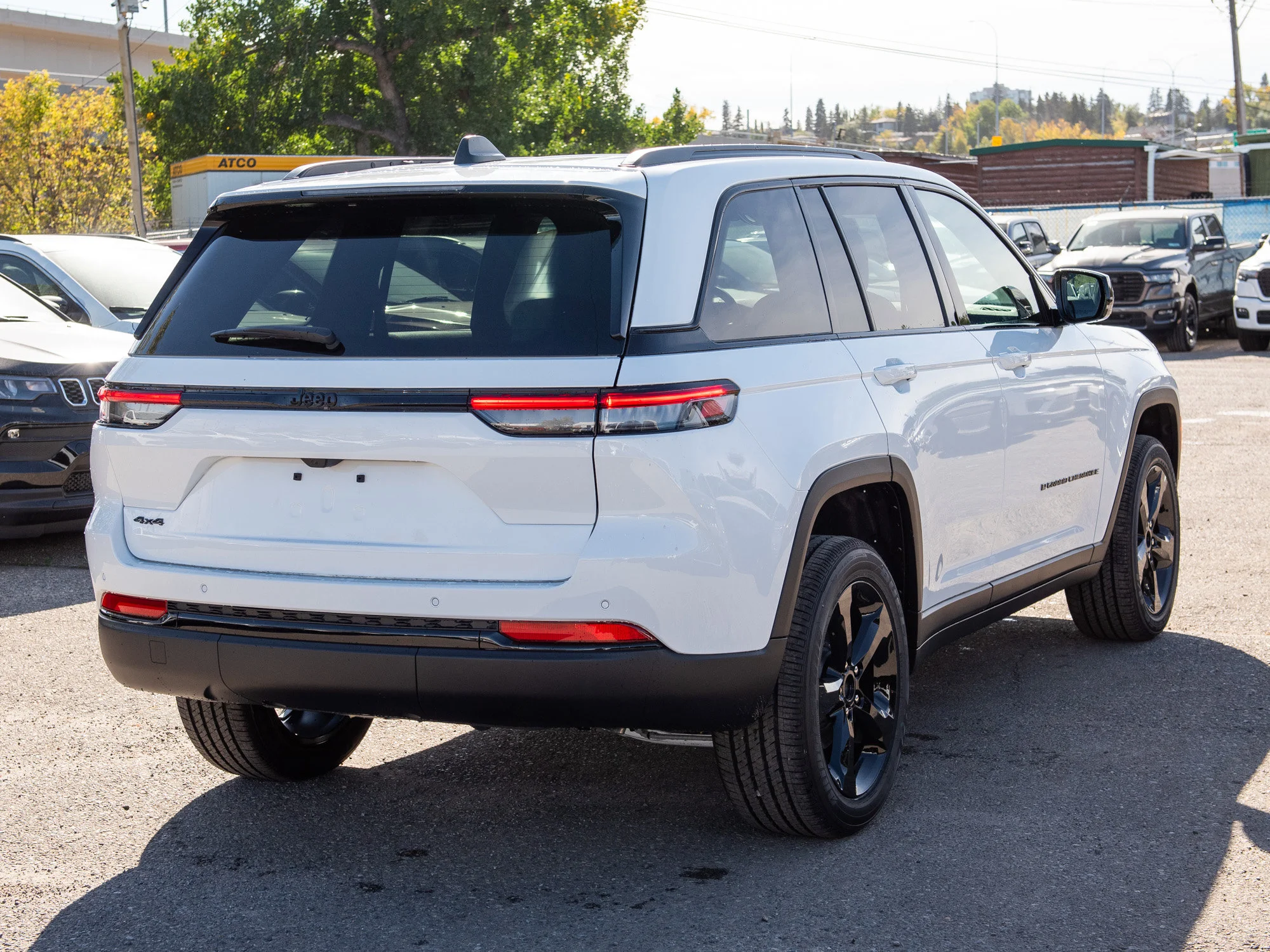 New 2025 White Jeep Altitude* 4x4, Sunroof, Heated Leather, Remote Start image 5