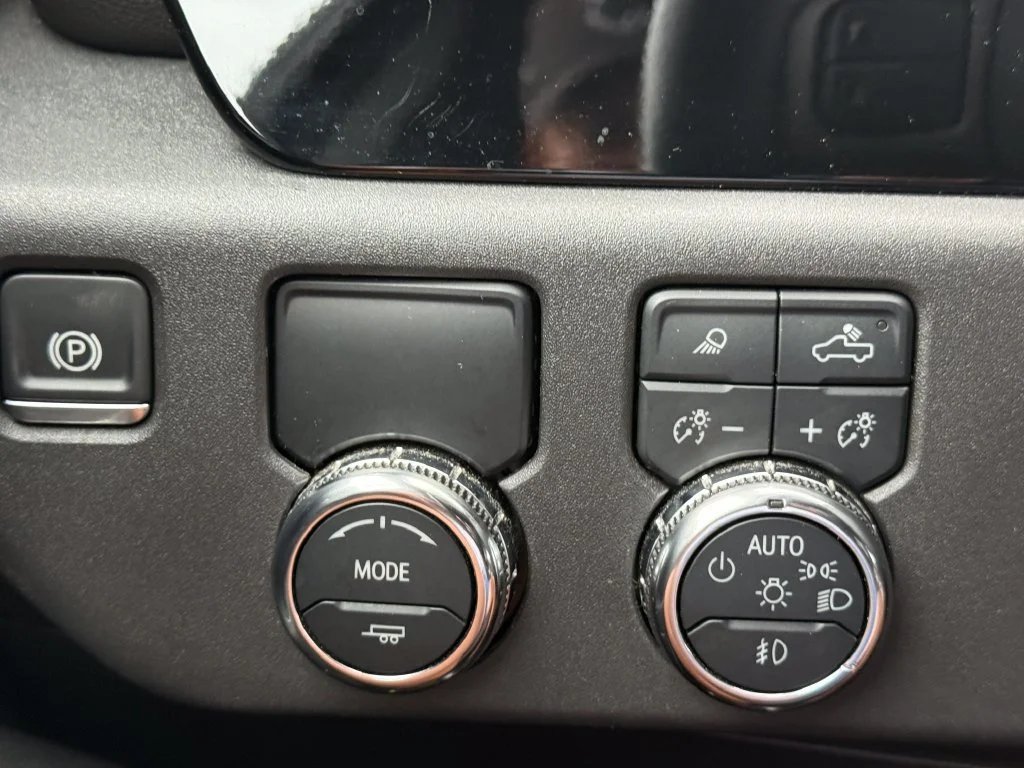 Used 2025 Silver GMC SLT image 19
