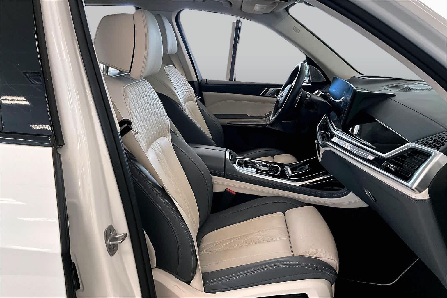 Used 2024 Alpine White BMW M60i image 8