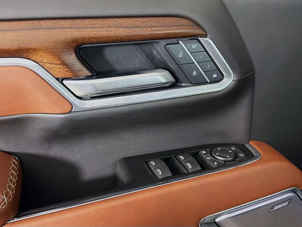 Used 2025 Silver GMC Denali Ultimate image 18