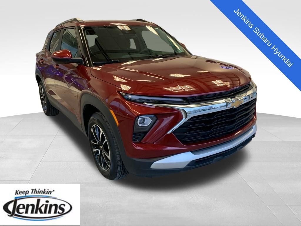 Used 2025 Red Chevrolet LT image 1
