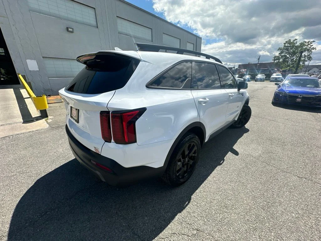 Used 2023 White Kia X-Line S image 6