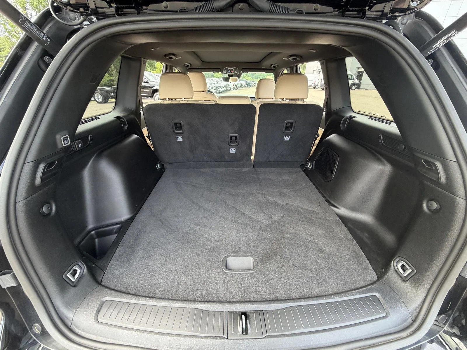 Used 2025 Diamond Black Crystal Pearlcoat Jeep Limited image 19