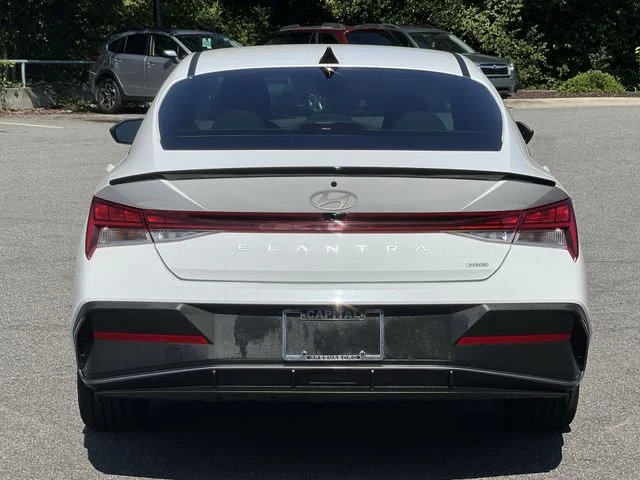 Used 2025 White Hyundai SEL Sport image 18
