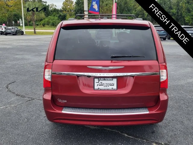 Used 2014 Red Chrysler Touring image 3