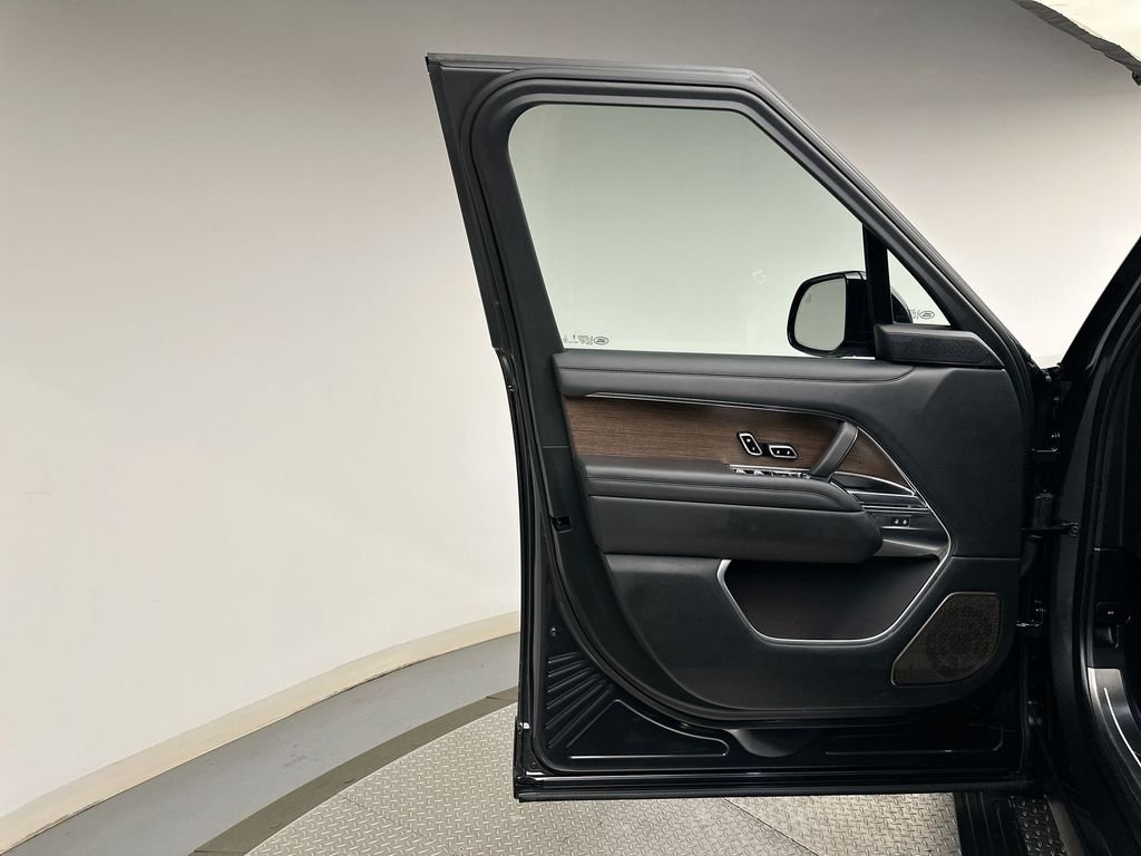 Used 2025 Carpathian Gray Premium Metallic Land Rover Autobiography image 22