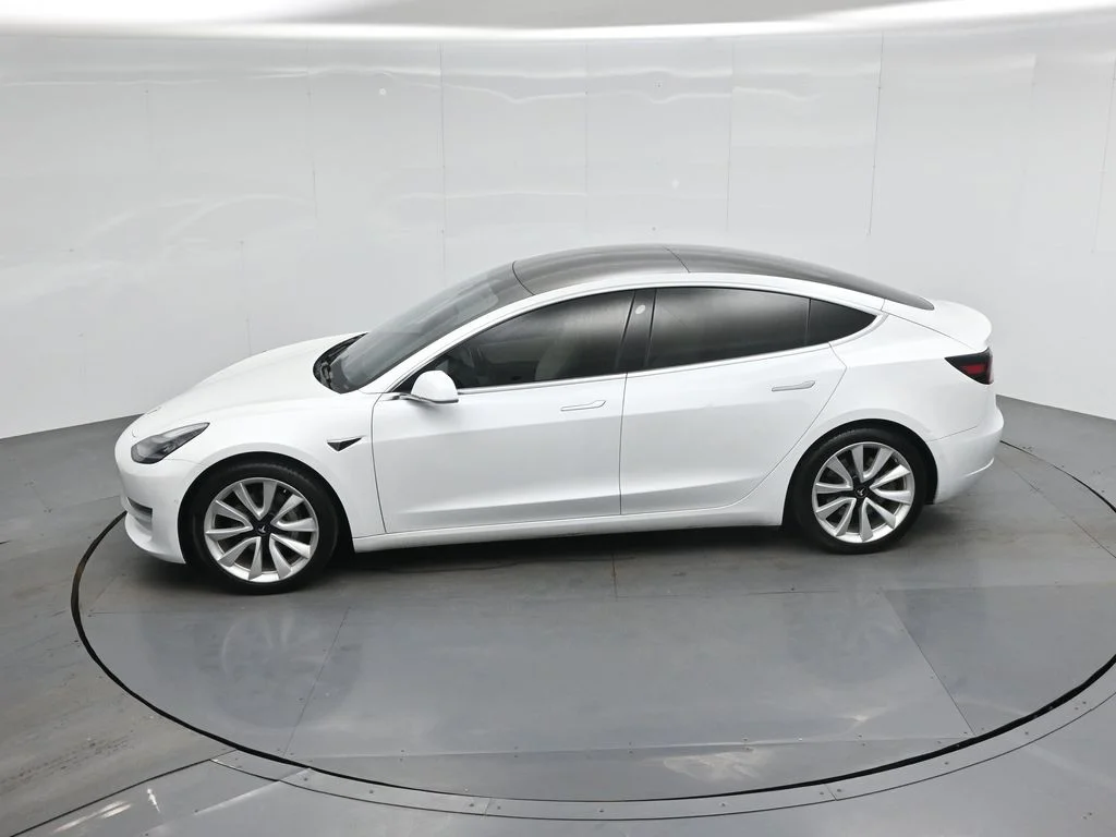 Used 2020  Tesla Standard Range Plus image 38