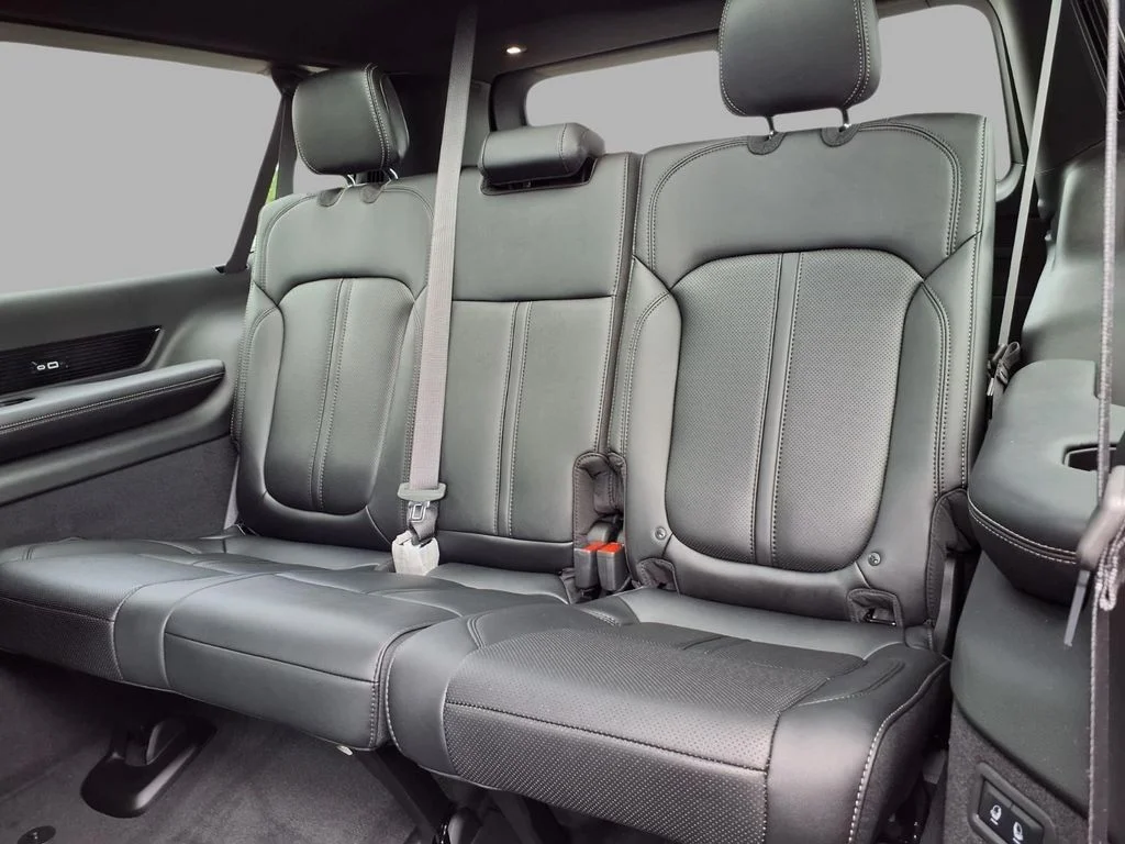 New 2026 High Gloss Black Exterior Paint Jeep Summit Obsidian image 23
