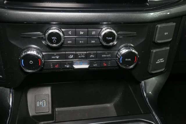 Used 2022 Black Ford XLT image 27