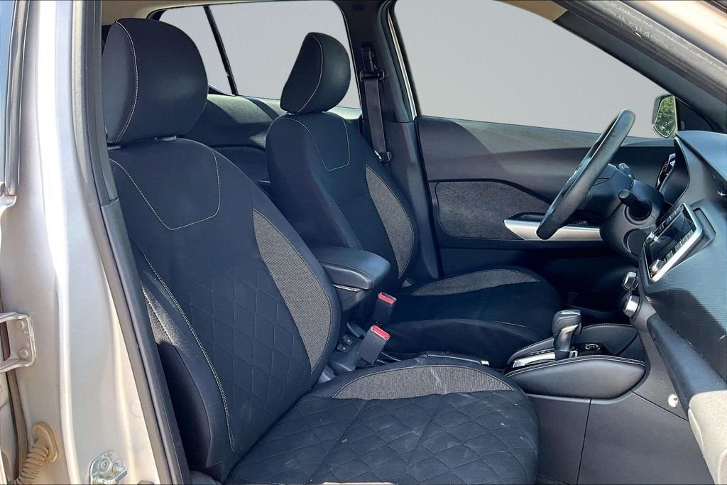 Used 2018 Silver Nissan SV image 7