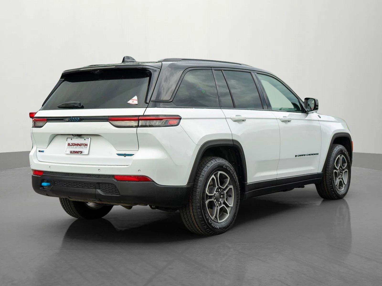 Used 2022 Bright White Clearcoat Jeep Trailhawk 4xe image 7