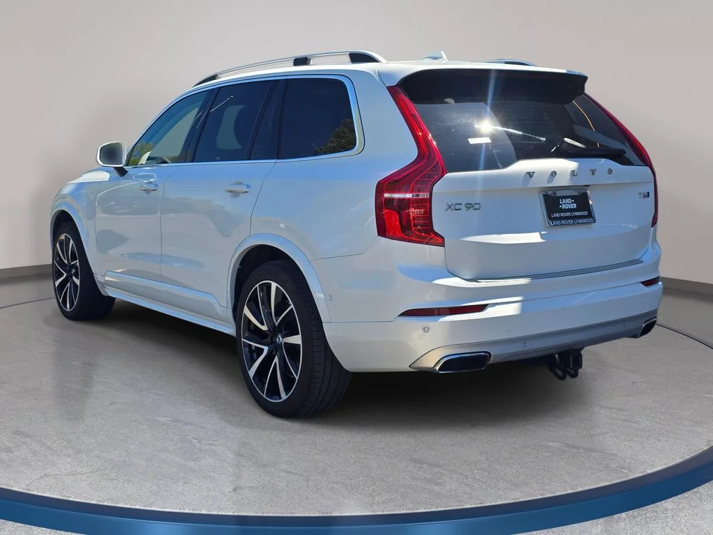 Used 2019 White Volvo T6 Momentum image 8