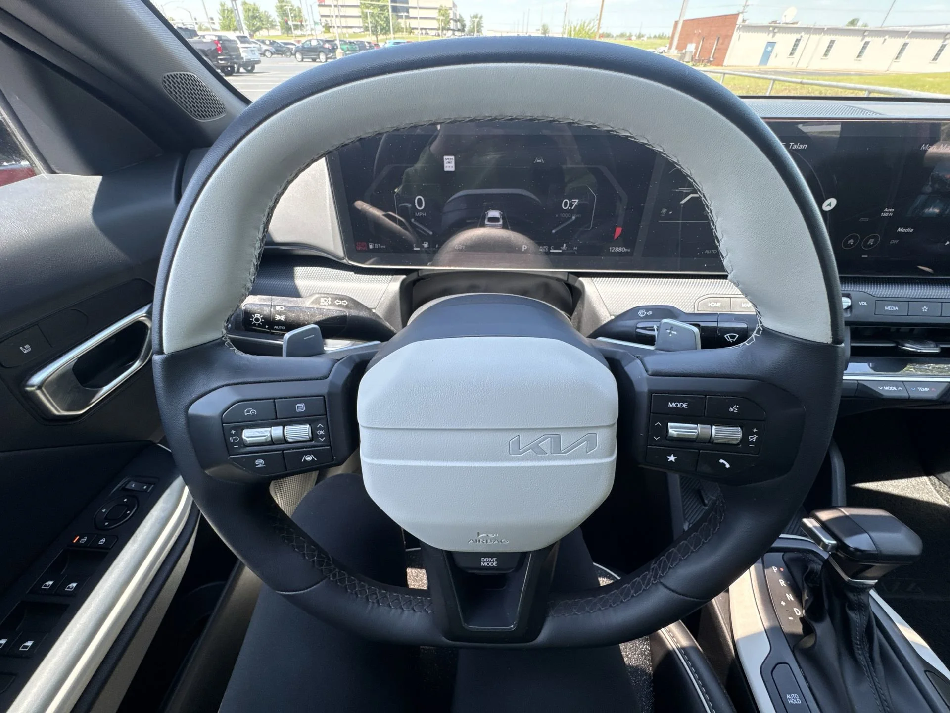 2025 Kia K4 GT-Line - Photo 14