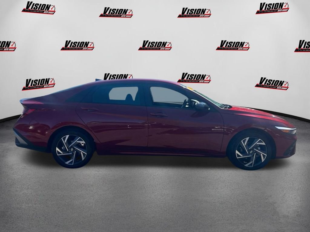 Used 2025 Red Hyundai SEL Sport image 4