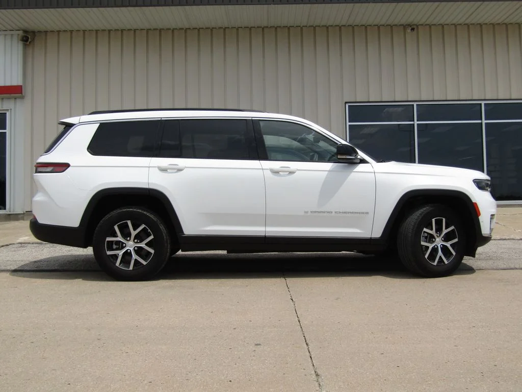 Used 2024 Bright White Clearcoat Jeep Limited image 2