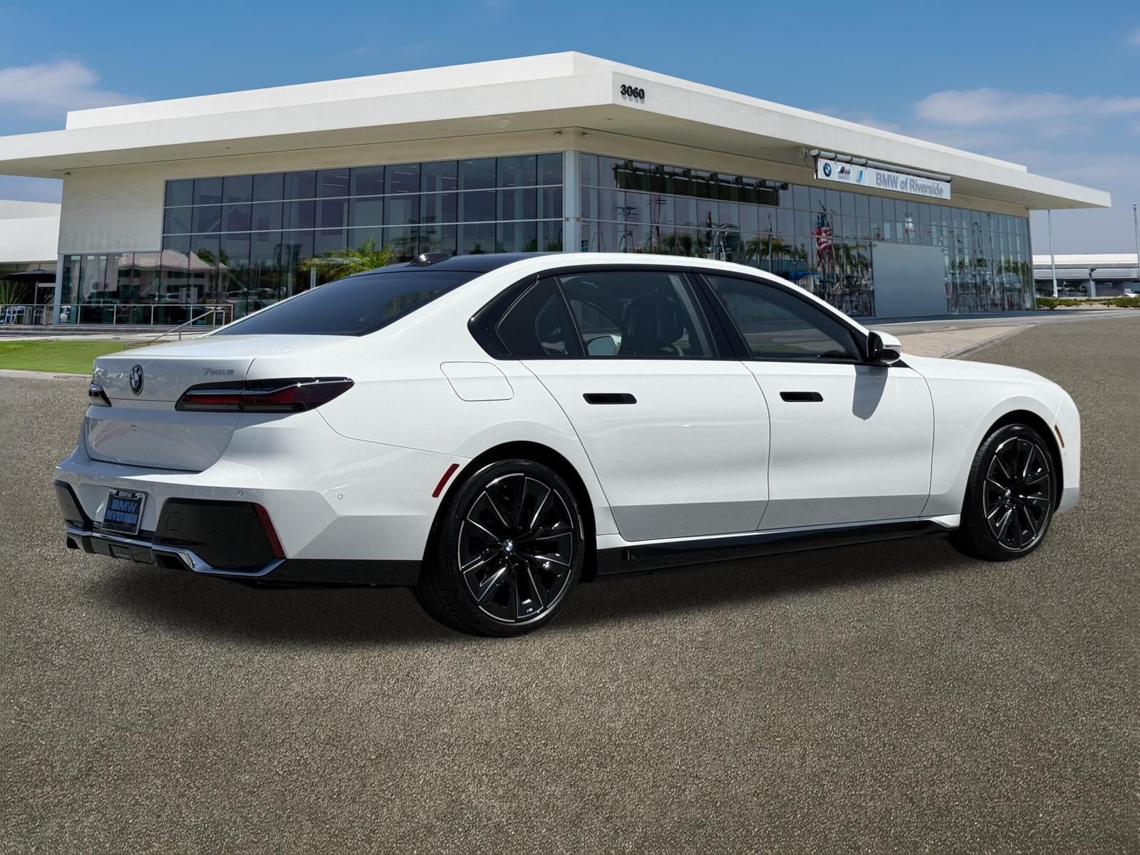 New 2026 Alpine White BMW 750e xDrive image 11