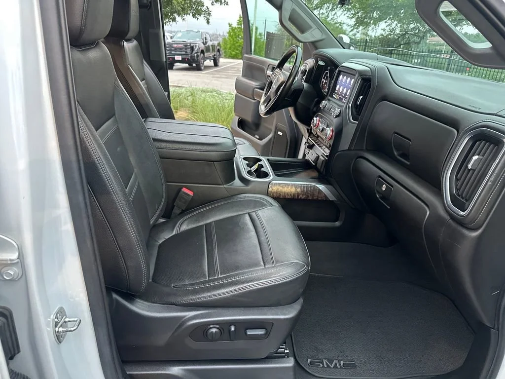 Used 2023 White Frost Tricoat GMC Denali image 31