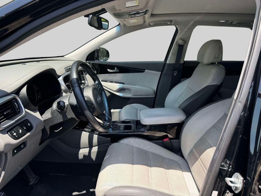 Used 2017 Black Kia SX image 17
