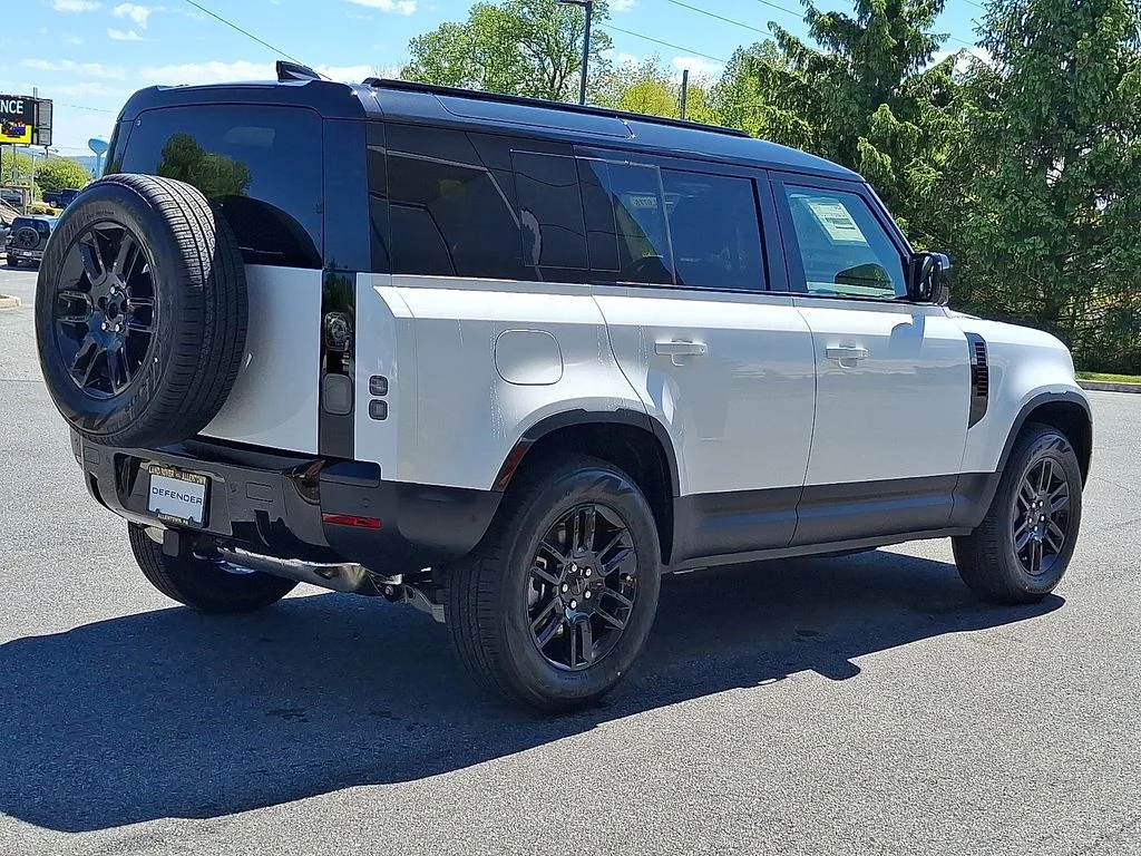 New 2026 Fuji White Land Rover S image 3