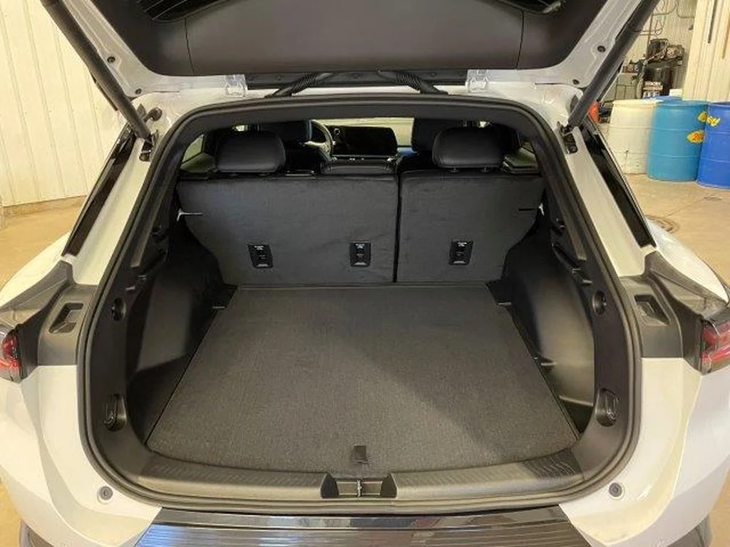 Used 2024 Summit White Chevrolet LT image 15