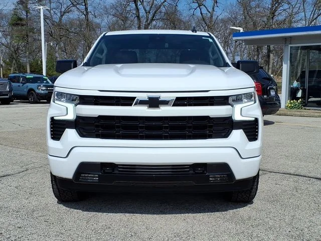 Used 2025 White Chevrolet RST image 2