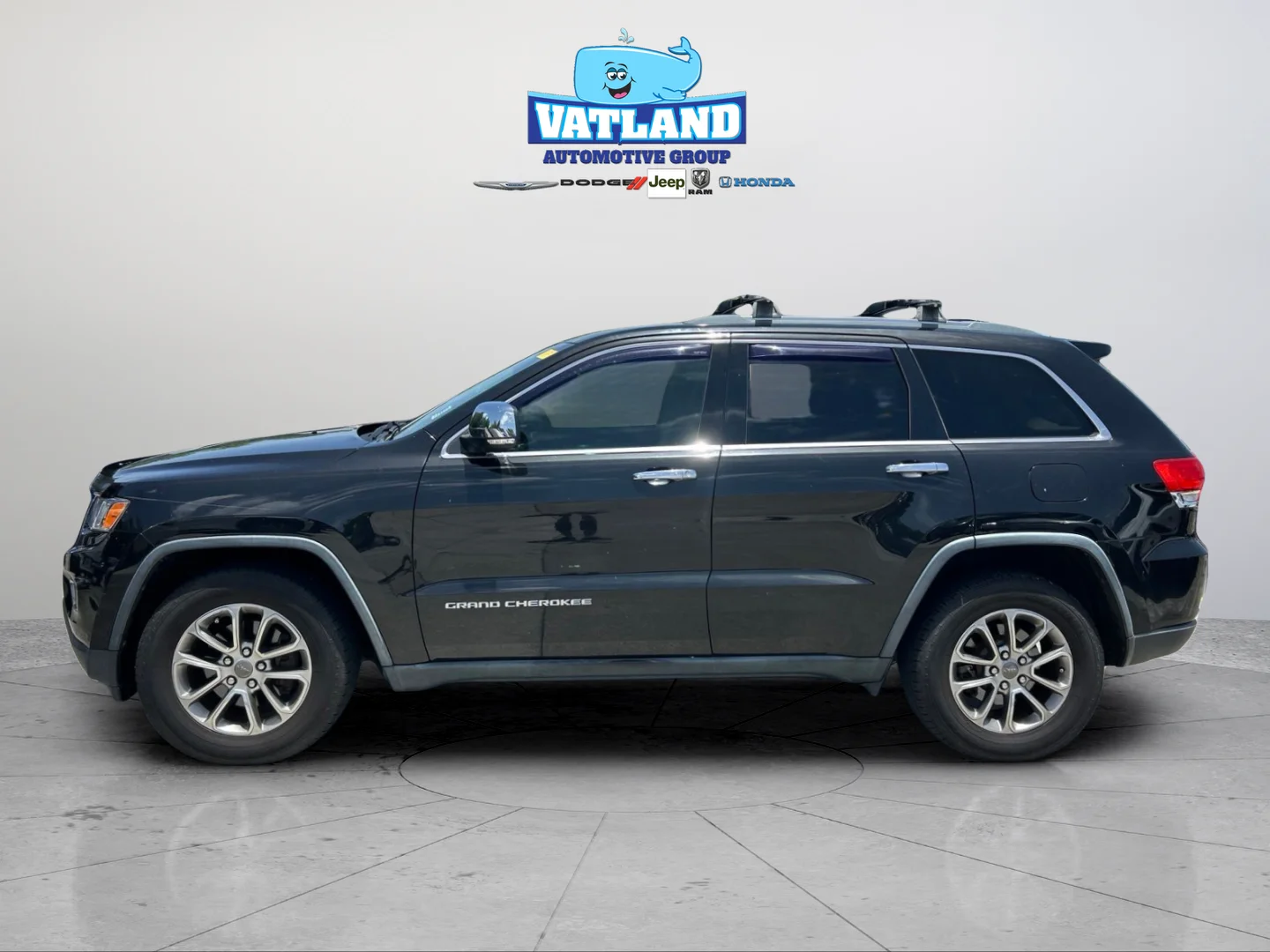 Used 2015 Brilliant Black Crystal Pearlcoat Jeep Limited image 2