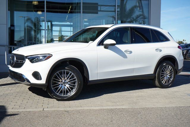 New 2026 Polar White Mercedes-Benz GLC 300 image 37