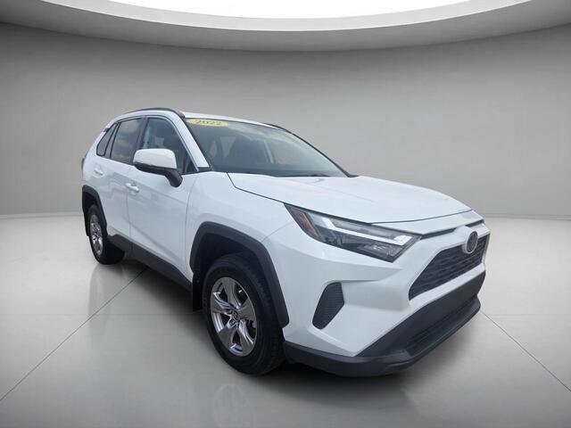 Used 2022 White Toyota XLE image 7