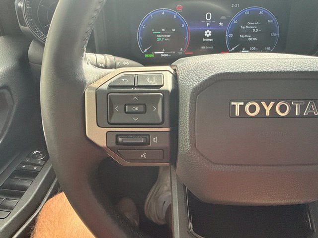 Used 2024  Toyota Base image 31