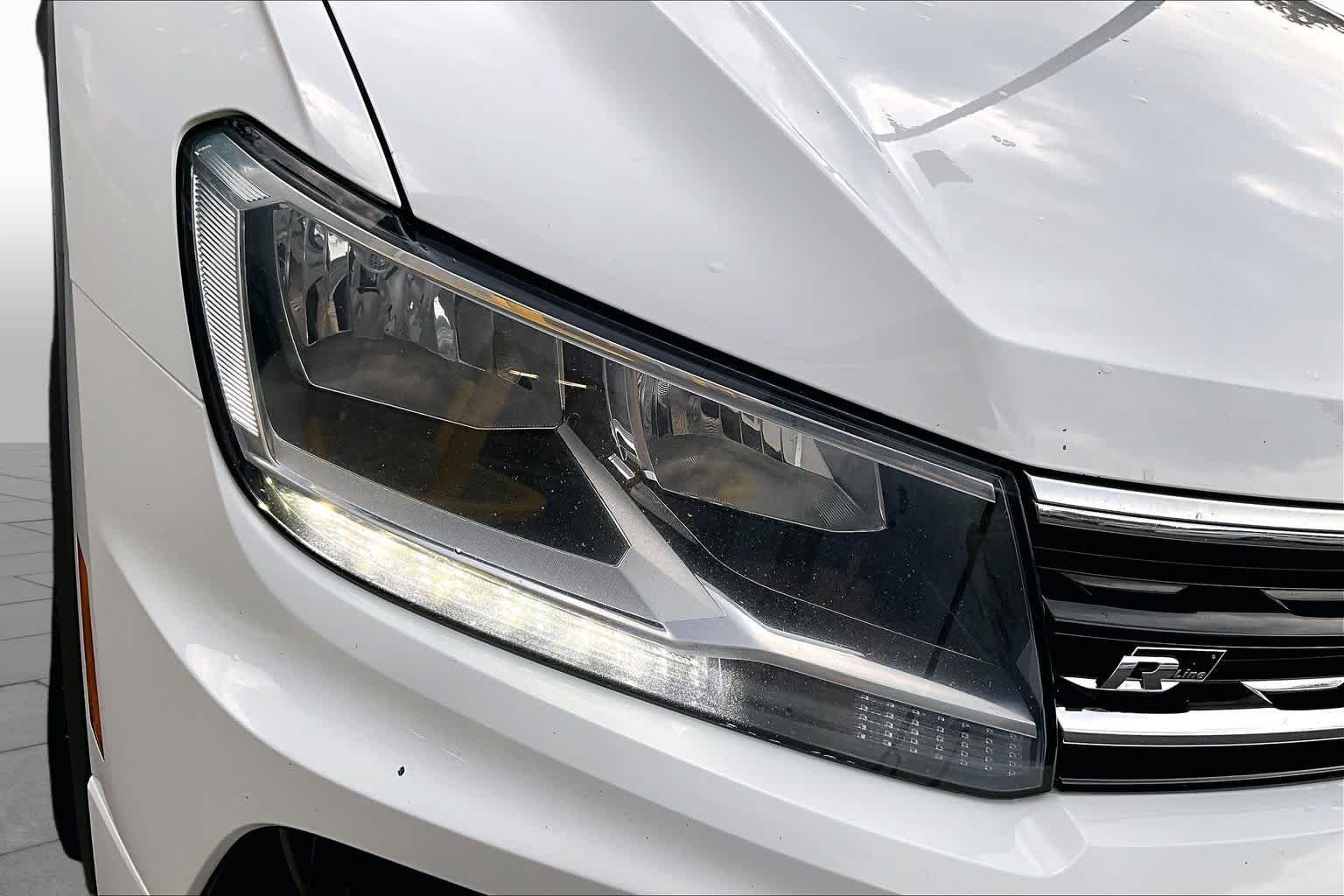 Used 2019 Pure White Volkswagen SEL R-Line Black image 27