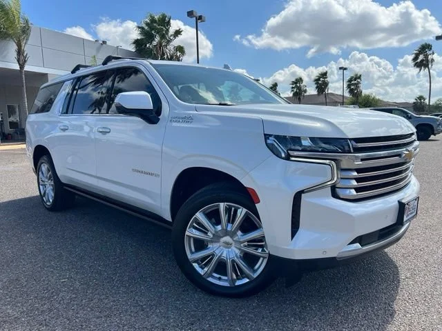 Used 2022 IRIDESCENT PEARL TRICOAT Chevrolet High Country image 1