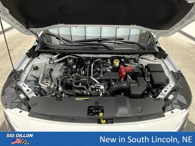 New 2026 Aspen White Tricoat/Super Black Nissan SR image 6