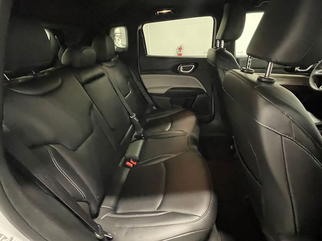 Used 2026 White/off-white Jeep Limited image 22