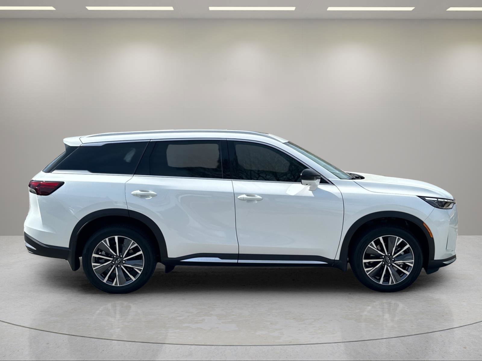 New 2026 Radiant White INFINITI LUXE image 8