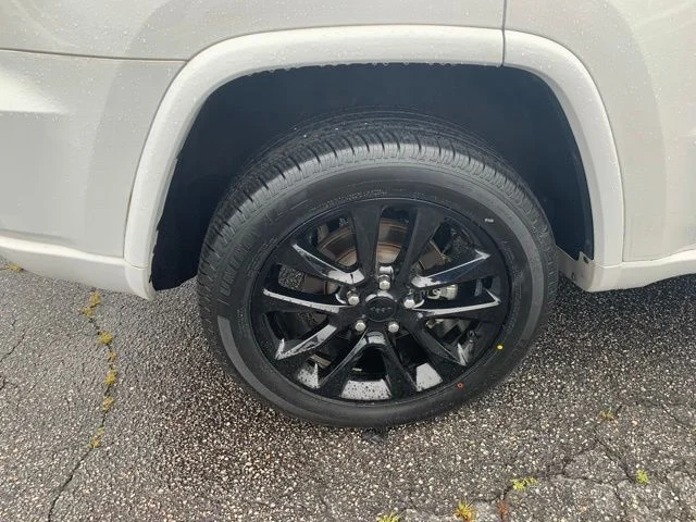 Used 2022 White Jeep Laredo X image 38