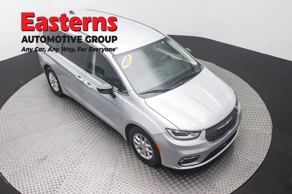 Used 2024 Silver Chrysler Touring L image 3