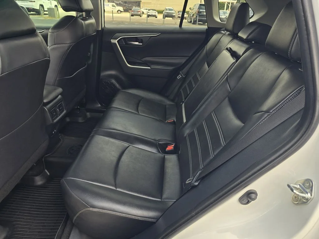 Used 2020 Super White Toyota XLE Premium image 11