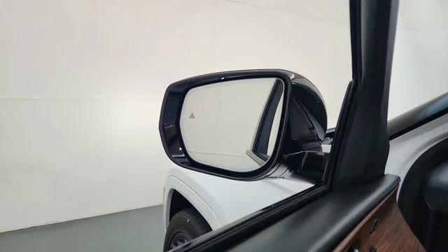 Used 2025 White Jeep Summit image 18