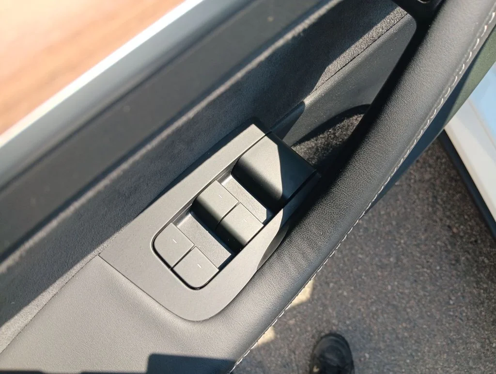 Used 2024  Tesla Long Range image 11