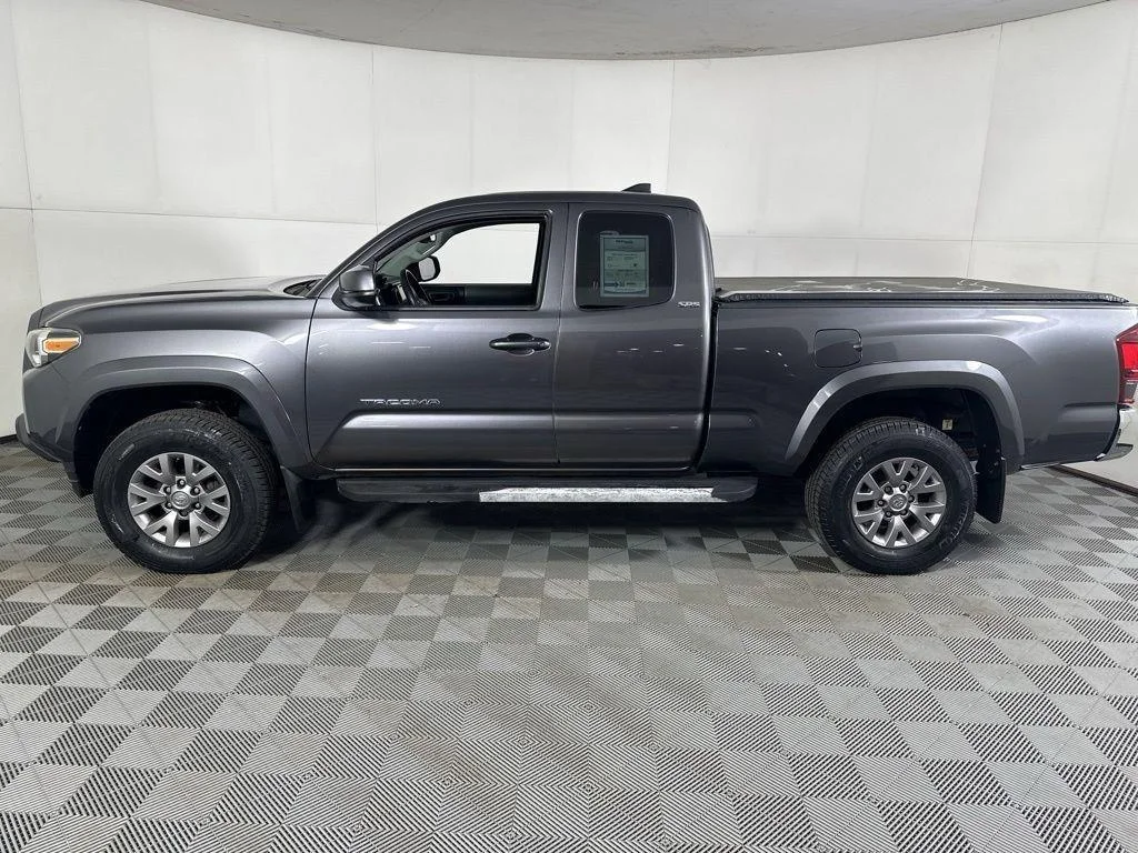 Used 2018 Magnetic Gray Metallic Toyota SR5 V6 image 5