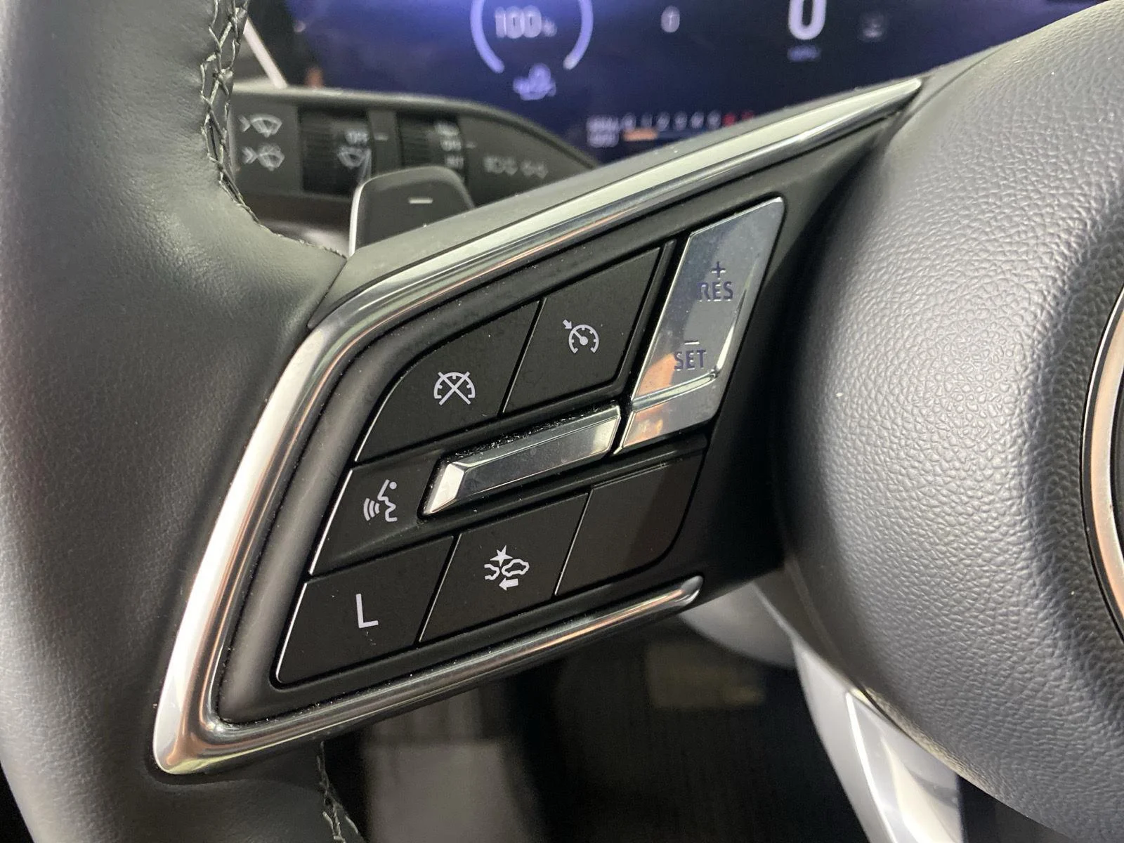 Used 2025 Ebony Twilight Metallic Buick Avenir image 24