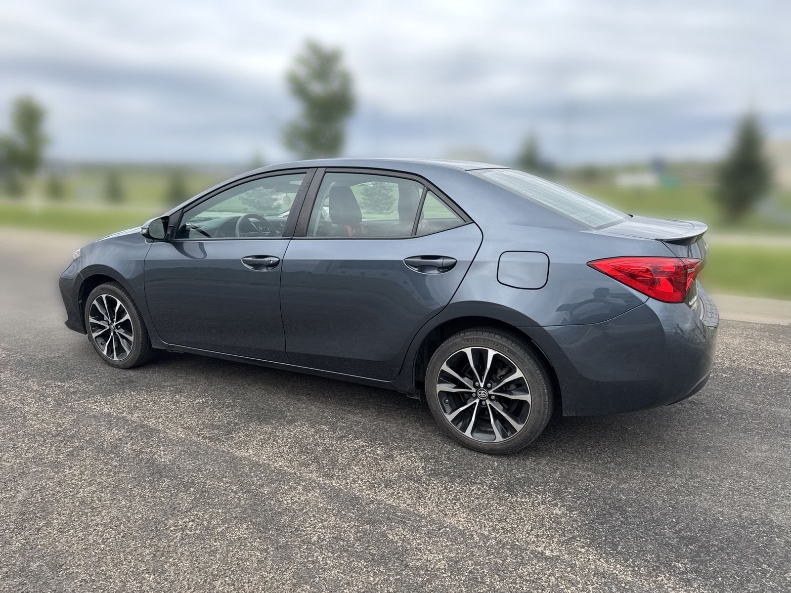 Used 2019  Toyota L image 4